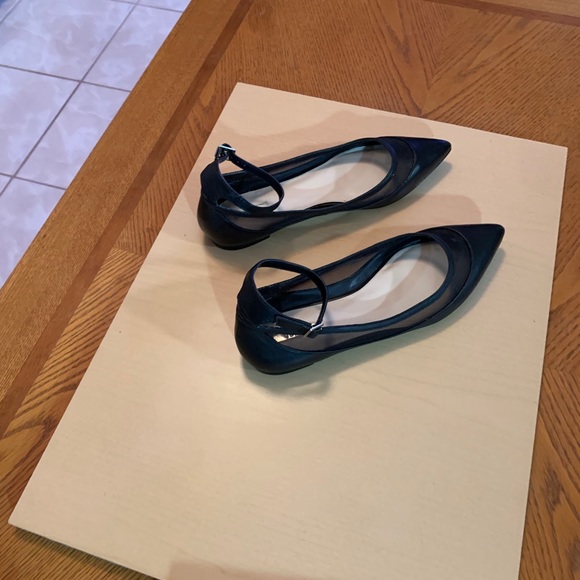 Guess Flats 9.5 (Crossbody sold separately) - Picture 2 of 3